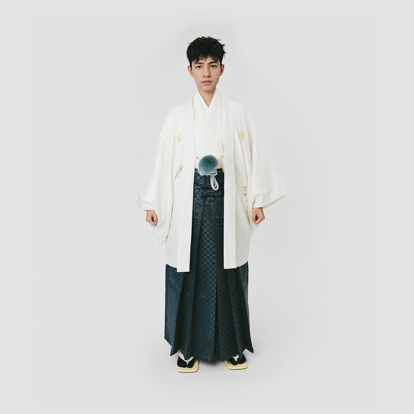 "Rakuraku Kimono" crested haori and hakama rental